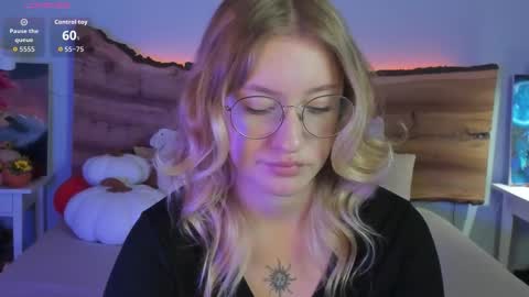 Nerissa online show from October 3, 8:28 pm