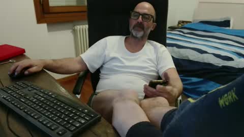 simi online show from April 3, 6:37 pm