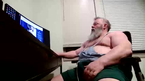nhmuscledaddy online show from December 4, 3:28 am
