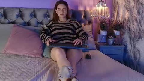 Nia online show from December 17, 12:34 pm