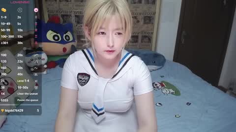 Belle online show from March 30, 12:05 pm