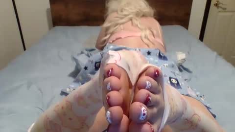 Snapshot of nicedickguy98 chatting on February 13, 2:56 am Ava Angel online show from February 13, 2:56 am