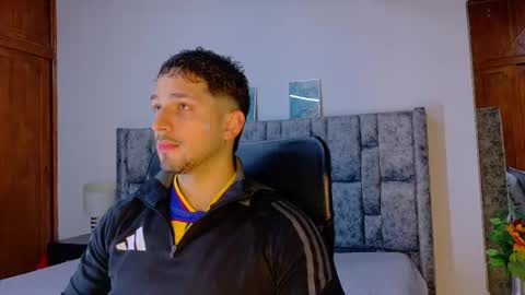 nick_moss_ online show from March 4, 11:07 am