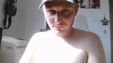 Snapshot of nickkle chatting on February 10, 9:15 pm Nickleee online show from February 10, 9:15 pm