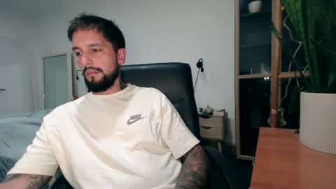 Nick maxx online show from October 31, 9:21 am