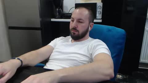 Julian online show from February 4, 11:30 pm