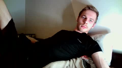 Snapshot of nicksuper8 chatting on October 28, 12:33 am Nick online show from October 28, 12:33 am