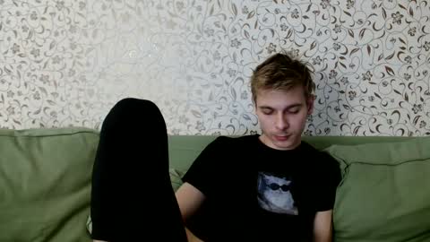 Snapshot of nicksuper8 chatting on December 4, 5:43 am Nick online show from December 4, 5:43 am