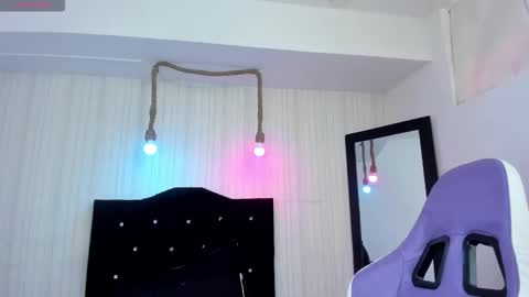 Snapshot of nicky_pop chatting on September 19, 7:28 pm nicky_pop online show from September 19, 7:28 pm
