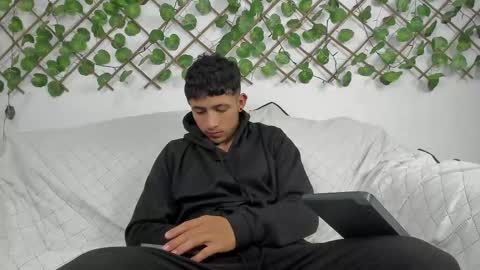 nicky online show from February 25, 7:06 pm