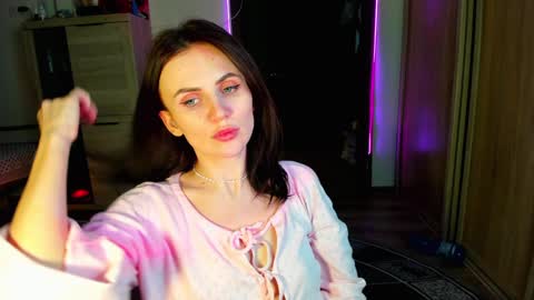 Nicky Weekends online show from February 5, 3:20 pm