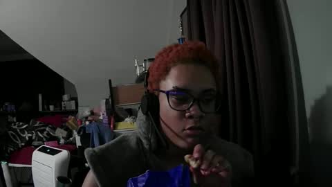 nickythehawtie online show from April 19, 2:12 am