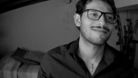 nicolasrodrii online show from May 18, 10:27 pm