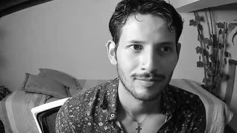 nicolasrodrii online show from June 24, 10:39 pm
