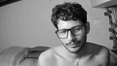 nicolasrodrii online show from June 25, 5:12 am