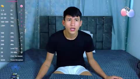 nicolastorres__ online show from February 25, 10:35 pm