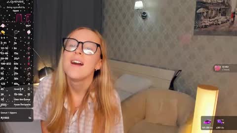 Snapshot of nicolavanderbie chatting on October 17, 5:28 pm Nicoletta online show from October 17, 5:28 pm
