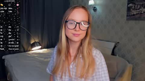 Snapshot of nicolavanderbie chatting on October 18, 6:01 pm Nicoletta online show from October 18, 6:01 pm