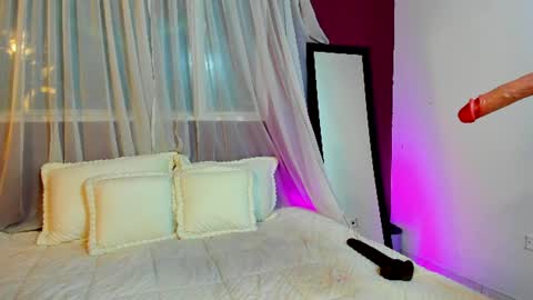 nicole_brown1126 online show from June 14, 3:19 am