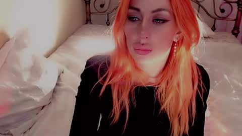 Snapshot of nicole_g0ld_ chatting on December 6, 7:15 am Nicole online show from December 6, 7:15 am