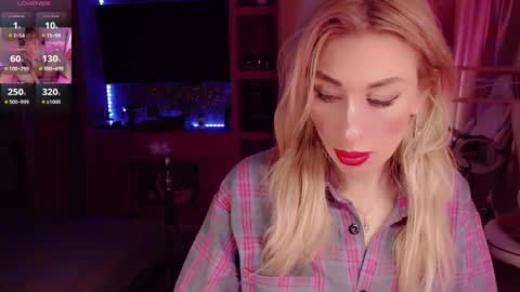 Snapshot of nicole_g0ld_ chatting on September 25, 5:53 pm Nicole online show from September 25, 5:53 pm