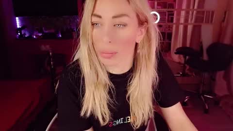 Nicole online show from December 1, 5:27 am