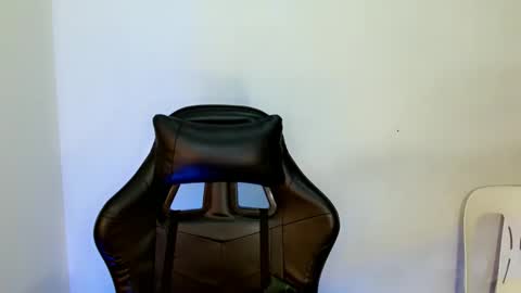 Snapshot of nicole_kiss01 chatting on March 1, 11:39 am nicole_kiss01 online show from March 1, 11:39 am