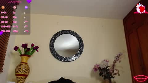 Nicole Santana online show from February 26, 11:30 pm