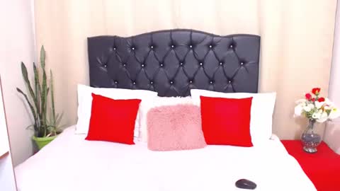 Nicole Chanel online show from March 8, 3:17 am