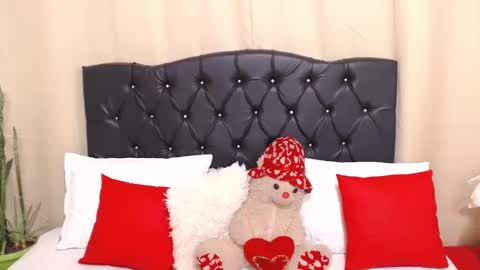 Nicole Chanel online show from February 25, 2:25 am