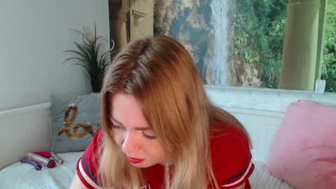 Snapshot of nicolelinharts chatting on March 7, 10:02 am Birthday online show from March 7, 10:02 am