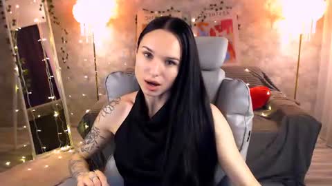 Nicole online show from June 19, 4:13 pm