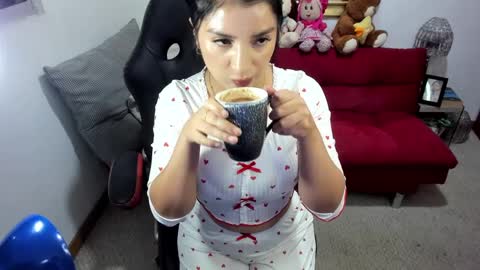 Snapshot of nicolettcolin chatting on February 1, 12:40 am Nicolettcolin online show from February 1, 12:40 am