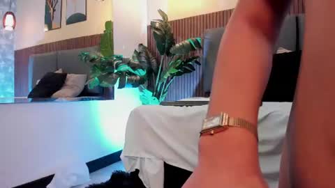 NICOLLE EVANS online show from July 31, 2:40 pm
