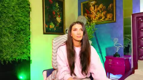 Nicolle online show from October 8, 7:31 pm