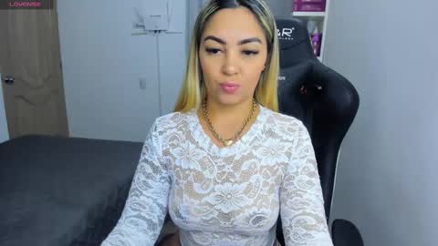 Snapshot of nicolporto chatting on October 3, 11:51 am Nicol online show from October 3, 11:51 am