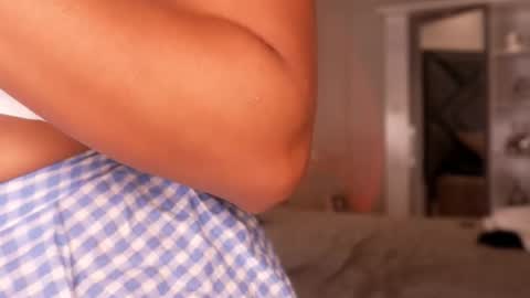 niiaa01 online show from October 22, 3:10 am