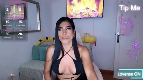 Nicolle Bustamante online show from May 20, 2:30 am