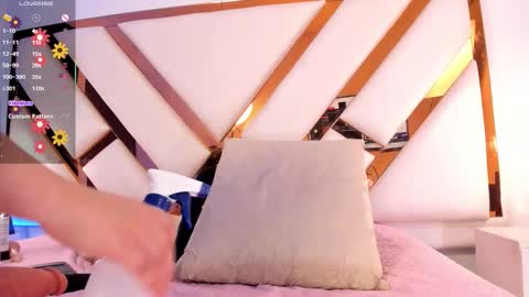 Nicolle  online show from March 30, 7:47 pm