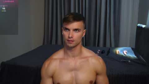 Snapshot of nik_sharp chatting on October 17, 7:51 pm Nik online show from October 17, 7:51 pm