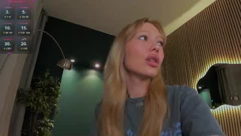 LIana online show from June 26, 9:31 pm