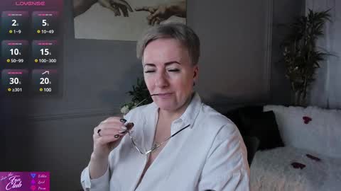 Snapshot of nika_smit chatting on February 14, 8:42 am Nika online show from February 14, 8:42 am