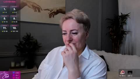 Snapshot of nika_smit chatting on March 1, 5:42 am Nika online show from March 1, 5:42 am