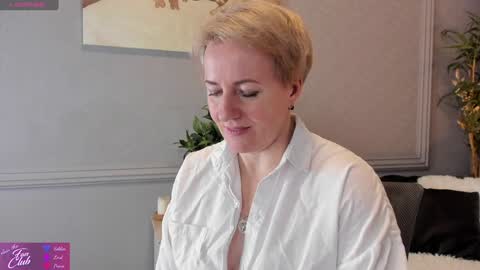 Snapshot of nika_smit chatting on February 8, 2:38 pm Nika online show from February 8, 2:38 pm