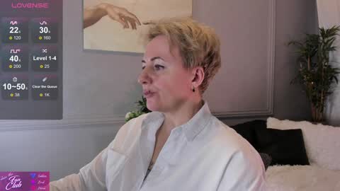 Snapshot of nika_smit chatting on January 18, 9:02 am Nika online show from January 18, 9:02 am