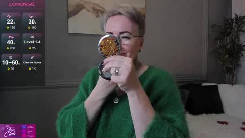 Snapshot of nika_smit chatting on February 15, 8:44 am Nika online show from February 15, 8:44 am