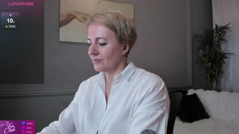 Snapshot of nika_smit chatting on February 2, 2:02 pm Nika online show from February 2, 2:02 pm