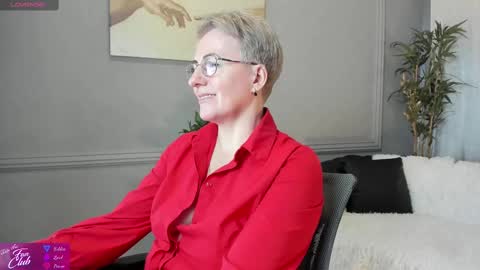 Snapshot of nika_smit chatting on February 15, 11:50 am Nika online show from February 15, 11:50 am