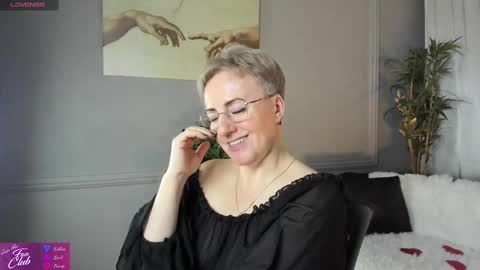 Snapshot of nika_smit chatting on February 14, 2:44 pm Nika online show from February 14, 2:44 pm