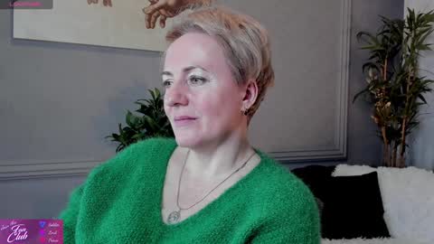 Snapshot of nika_smit chatting on February 7, 1:11 pm Nika online show from February 7, 1:11 pm